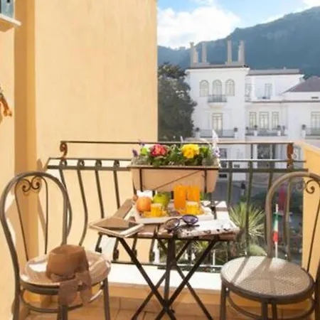 Center Luxury 1 Sorrent