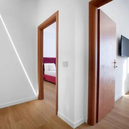 Center Luxury 1 *